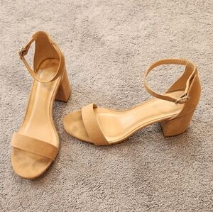 Misses Size 7.5 Taupe Sandals